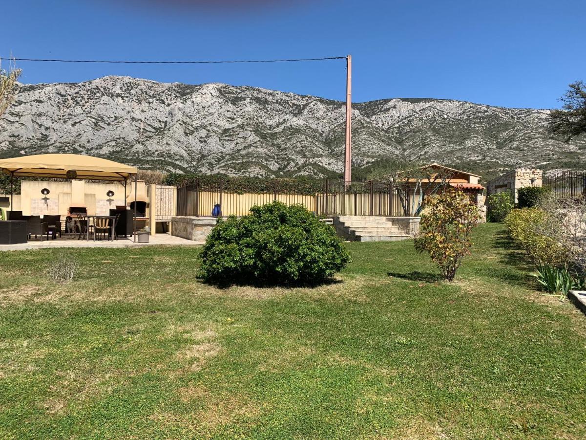 Studio Au Pied De La Ste Victoire Puyloubier Exterior foto